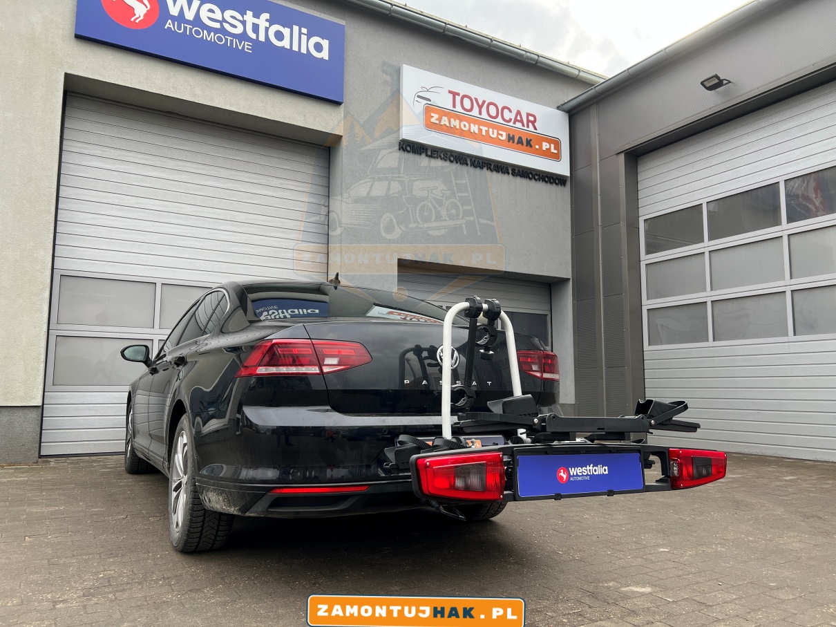 Bezpieczny transport rower&oacute;w na VW Passat B8 z bagażnikiem rowerowym Westfalia BC80 LED